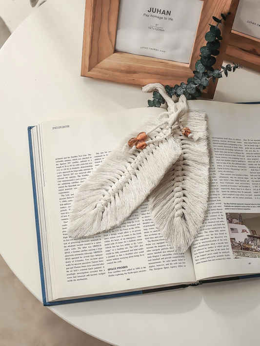 1 Pc Beige Leaf Shaped Woven Hanging